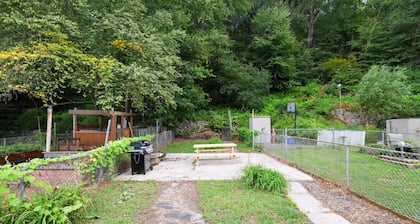 Spacious Broadway Home Downtown Western Modern Charm