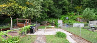 Spacious Broadway Home/Downtown Western Modern Charm with parking
