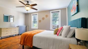 4 habitaciones, tabla de planchar con plancha, wifi y ropa de cama