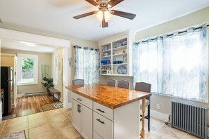 Dining - Spacious Broadway Home Downtown Western Modern Charm (Jim Thorpe)
