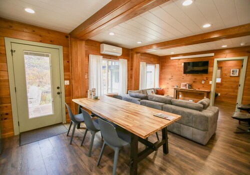 Little Red Ski Haus, 2min walk to Winter Park lift