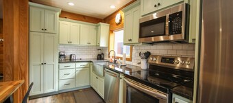 Little Red Ski Haus, steps to Winter Park