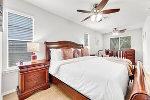 3 chambres, fer et planche à repasser, Wi-Fi, draps fournis