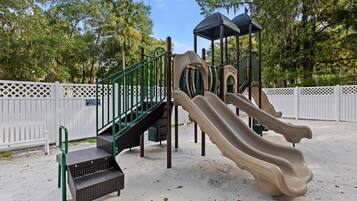 Children’s play area – outdoor