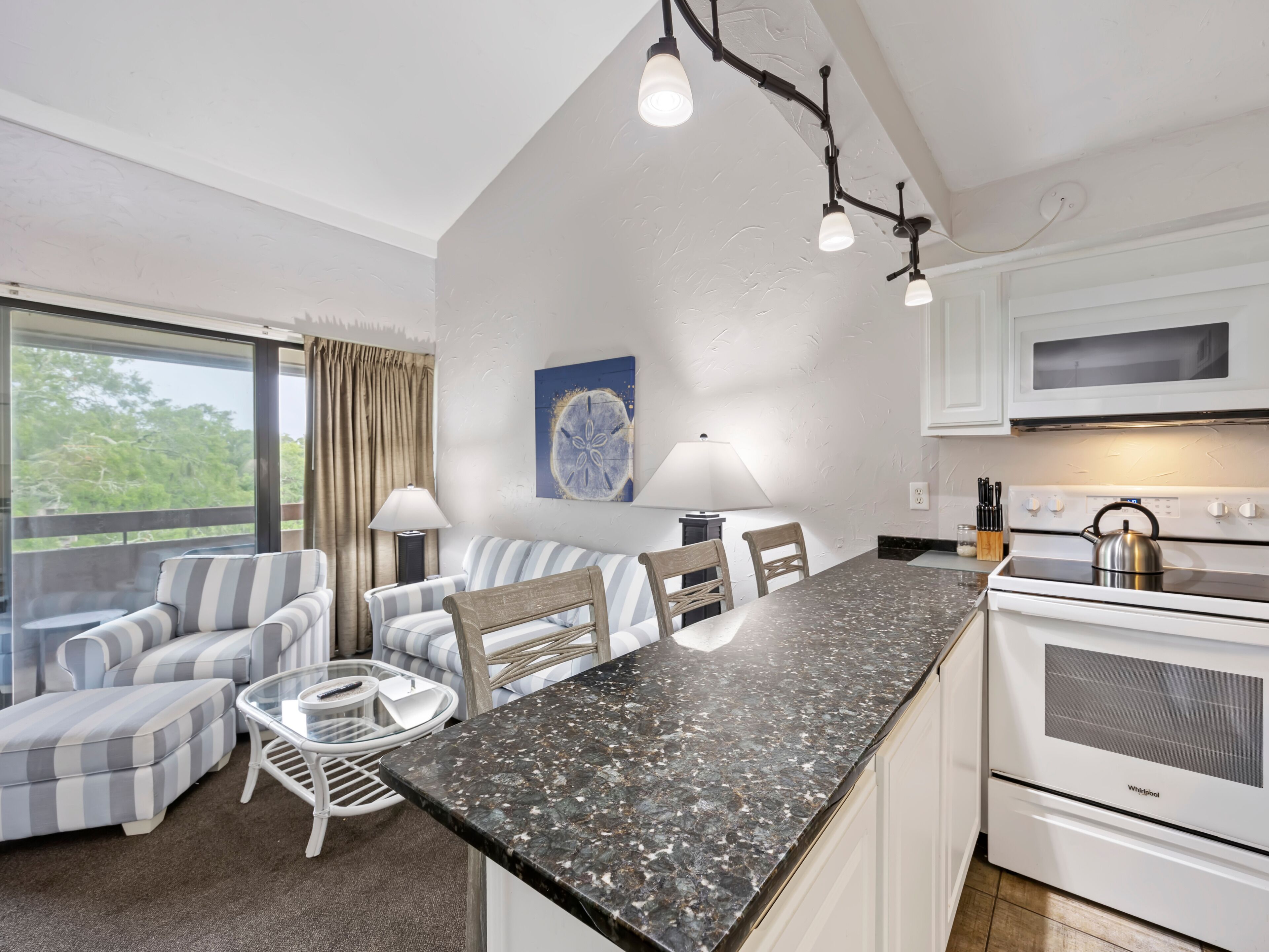 Classic Villa, Balcony, Resort View | Living area