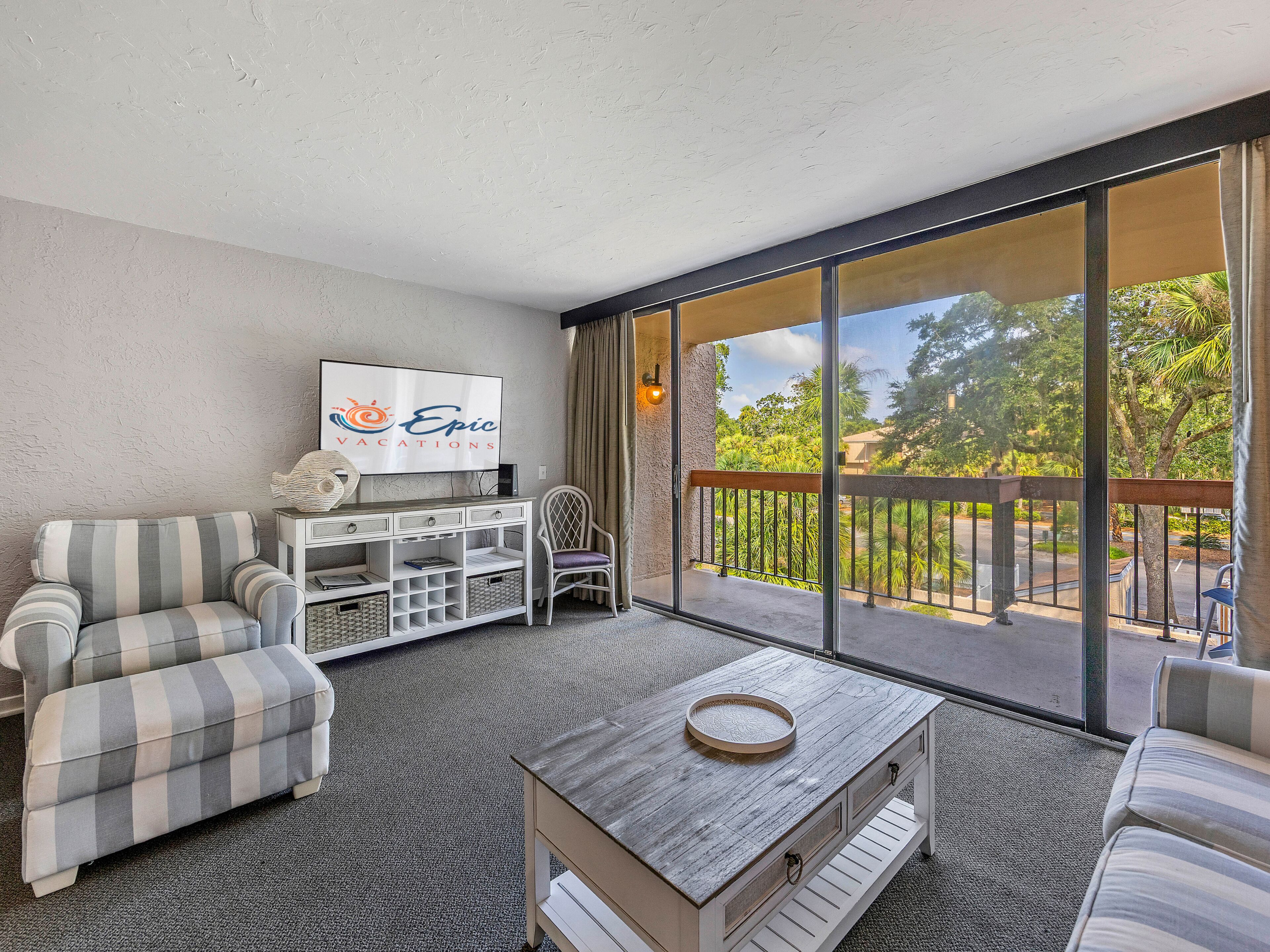 Basic Villa, Balcony, Pool View | Living area