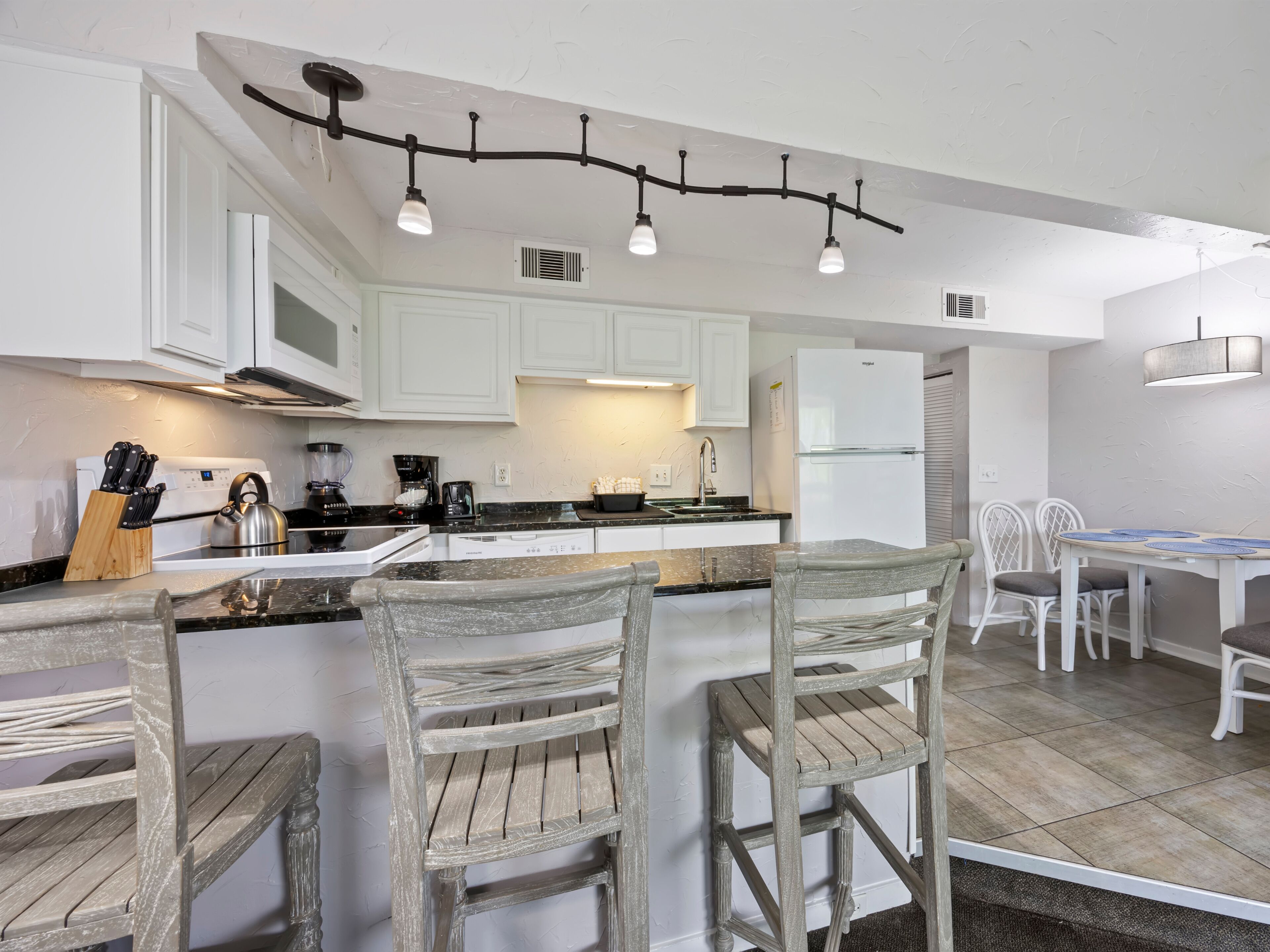 Villa clásica, balcón, vistas al complejo turístico | Cocina privada