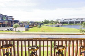Property grounds - The Howdy Hangout near Texas A&M and Kyle Field (College Station)