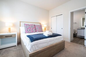 3 chambres, fer et planche à repasser, Wi-Fi, draps fournis