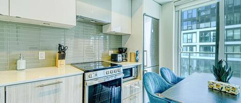 Fridge, microwave, oven, stovetop