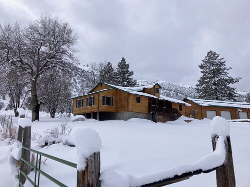 Reverie Ranch @ Gold Mountain 136 Acre w/ Lakeview, Sauna, & Nat'l Forest Access