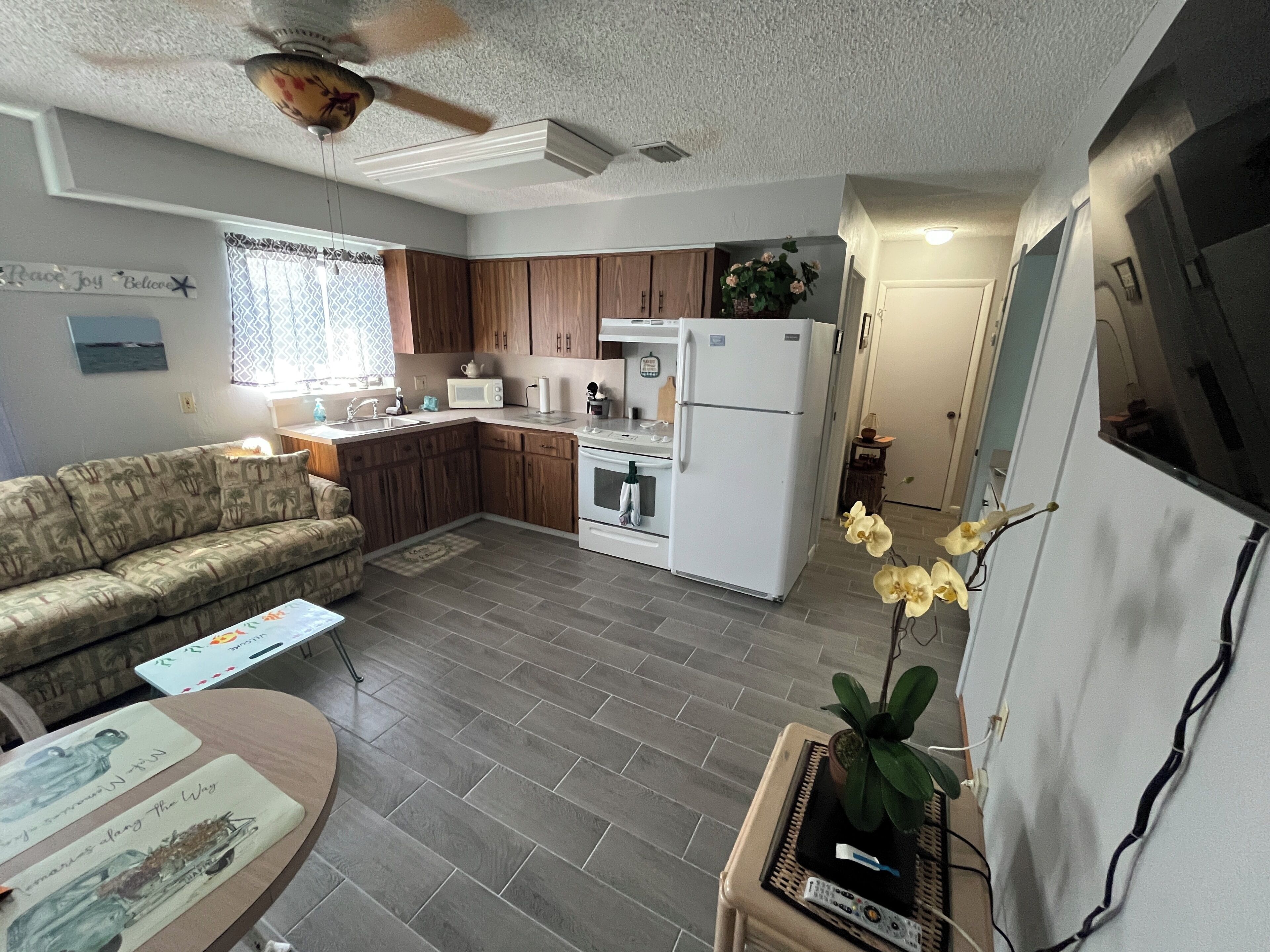 Family Apartment | Living area | 40-inch Smart TV with cable channels, toys