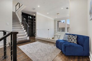 Interior - Best Area of Dallas - Luxury Oak Lawn Oasis, Game Room, Parking, Balcony (Dallas)