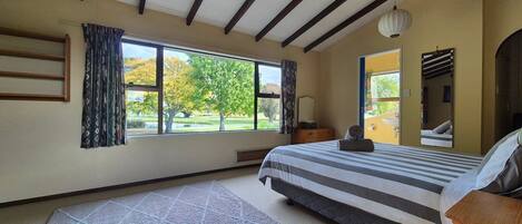 3 室のベッドルーム、アイロン / アイロン台、WiFi、ベッドシーツ