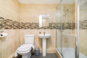 Dusche, Haartrockner, Shampoo
