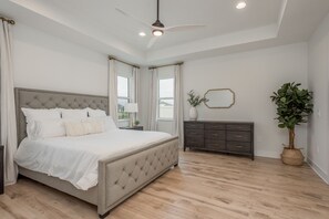 5 bedrooms, iron/ironing board, WiFi, bed sheets