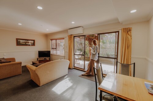 Alpine Springs Motel | Unit 7 - H2521B