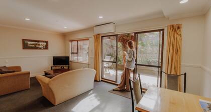 Alpine Springs Motel | Unit 7 - H2521B