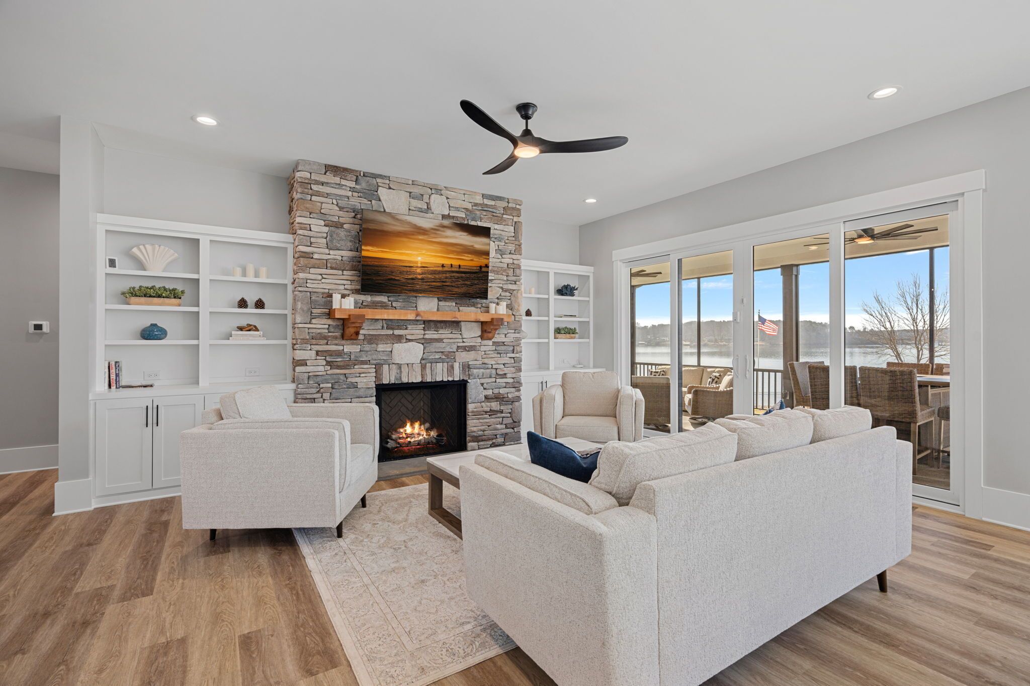 Smart-TV, Kamin, Videospiele