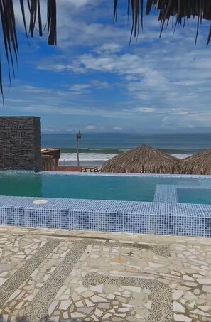 Pool - "Pacific" in Bungalows Beach (General Villamil)