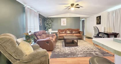 The Tatum Turnkey- 4 bed, 2 Bath, 4 tvs