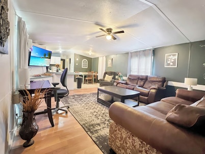 The Tatum Turnkey- 4 bed, 2 Bath, 4 tvs