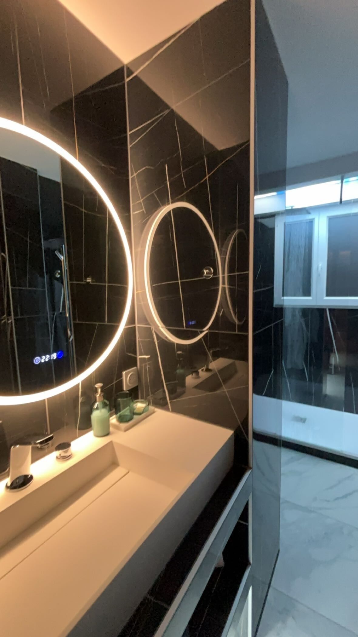 Dusch, hårtork, handdukar och tvål