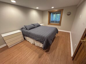 5 bedrooms, WiFi, bed sheets