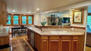 Micro-ondes, four, plaque de cuisson, lave-vaisselle