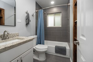 Hårføner, håndklær, såpe og toalettpapir