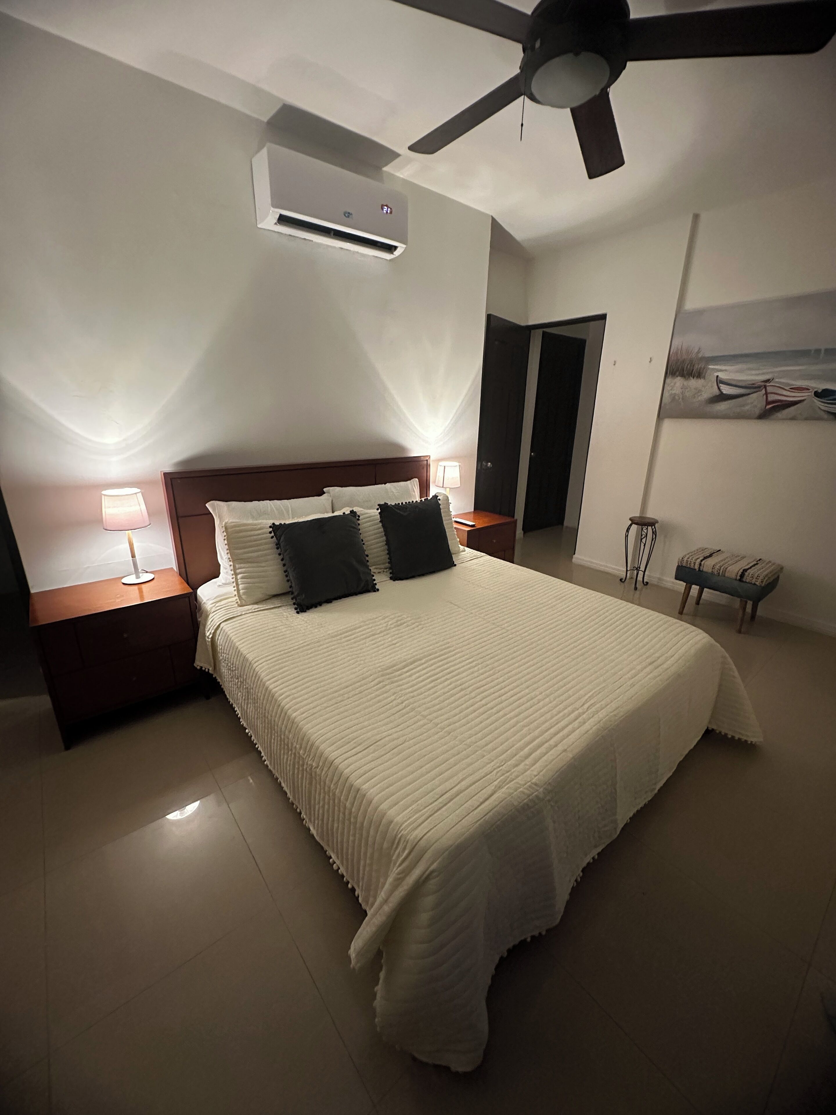 Casa, balcón, vista al patio | Insonorización, wifi gratis y acceso para silla de ruedas 