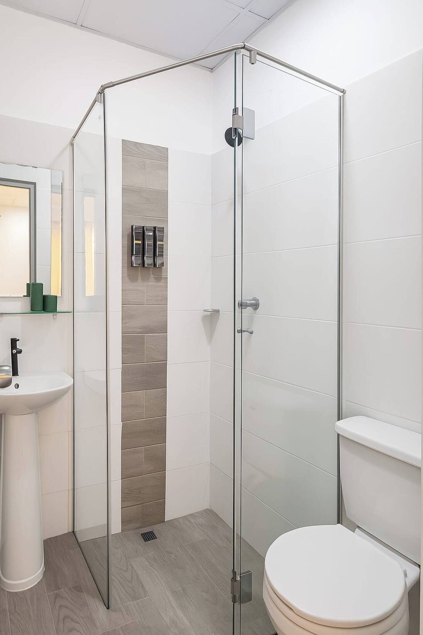 Dusche, Handtücher, Seife, Toilettenpapier