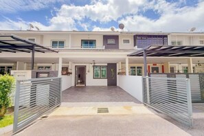 Unclassified image, 4 of 29, button - Golden Sweet Home @ CH Golden Hills (Night Market) - 2 Storey Terrace House (Brinchang)