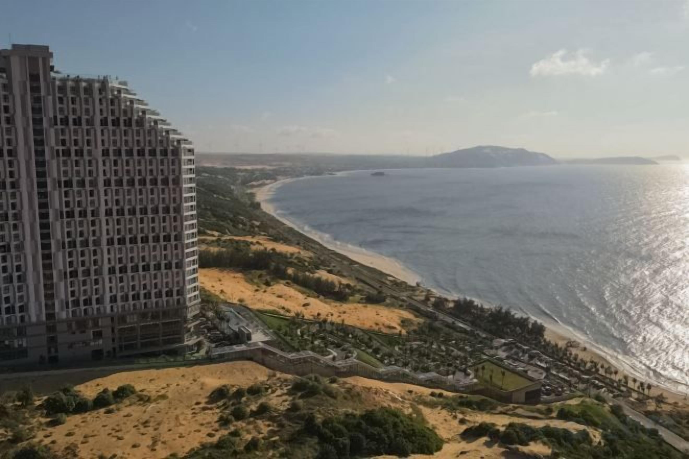 A coastal hotel with a view of the beach and ocean.