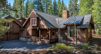 The Lodge at Lahonton , Spacious 5-bedroom Luxury in tranquil setting