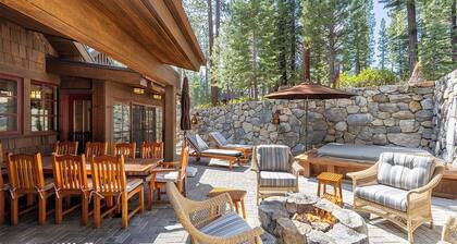 The Lodge at Lahonton. Spacious, Luxurious, and Tranquil 5-bedroom. Pet-friendly