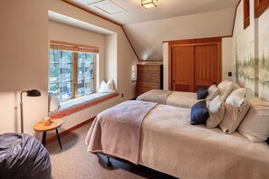 5 bedrooms, desk, iron/ironing board, free WiFi