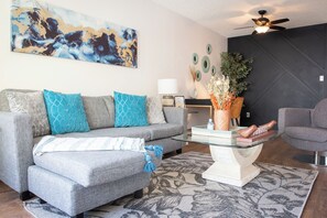 Living area - Central 3BR Getaway/ Family-sized, Free Parking & AC/ Near Downtown (Edmonton)