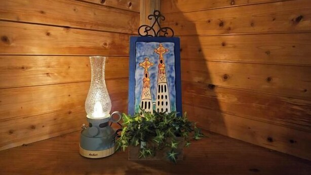 A wooden wall with a decorative metal piece and a framed artwork depicting a building with two towers. - Pet-friendly private vacation home Nasu Royal Villa (Nasu)
