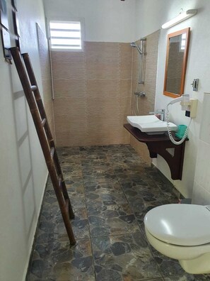 タオル、トイレットペーパー