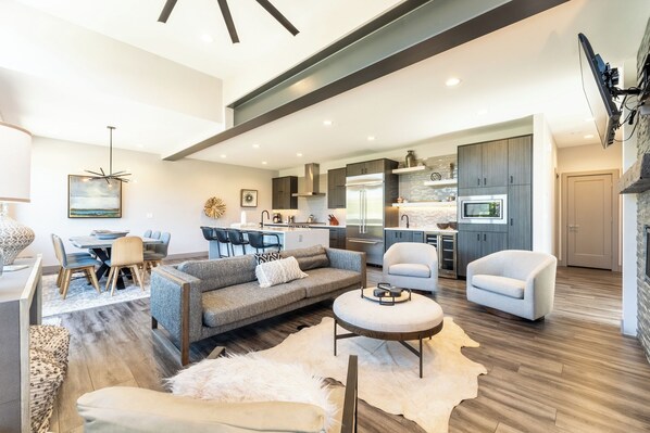 House (4 Bedrooms) | Front of property