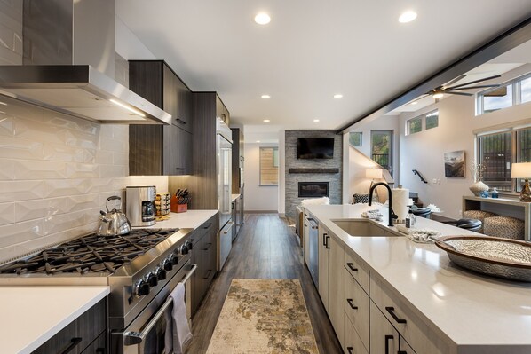 House (4 Bedrooms) | Exterior