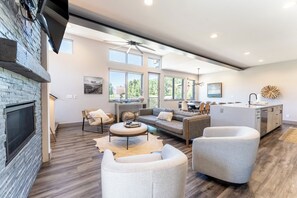 House (4 Bedrooms) | Exterior