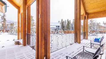 House (6 Bedrooms) | Exterior