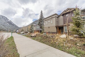 Apartment (2 Bedrooms) | Exterior