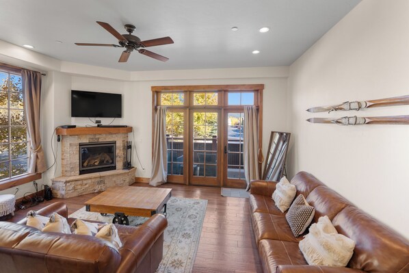 Apartment (2 Bedrooms) | Front of property