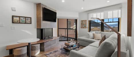 Apartment (2 Bedrooms) | Front of property