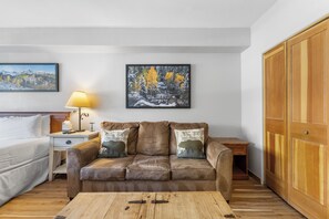 Exterior - Gateway #5028 (Keystone)