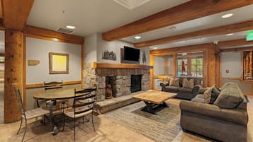 Condo (2 Bedrooms) | Property amenity