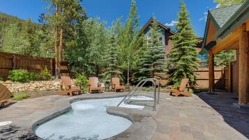 Studio (2 Bedrooms) | Property amenity